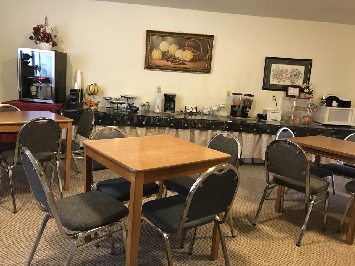 Coronado Motel & Rv Park Lindsborg Екстериор снимка