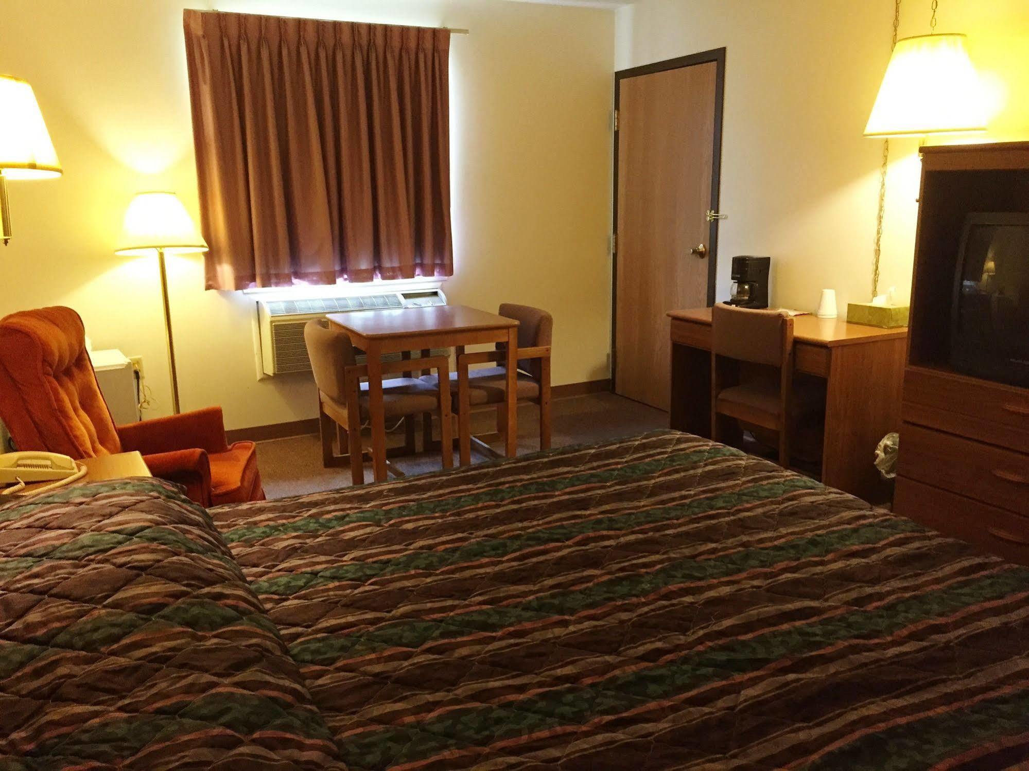 Coronado Motel & Rv Park Lindsborg Екстериор снимка