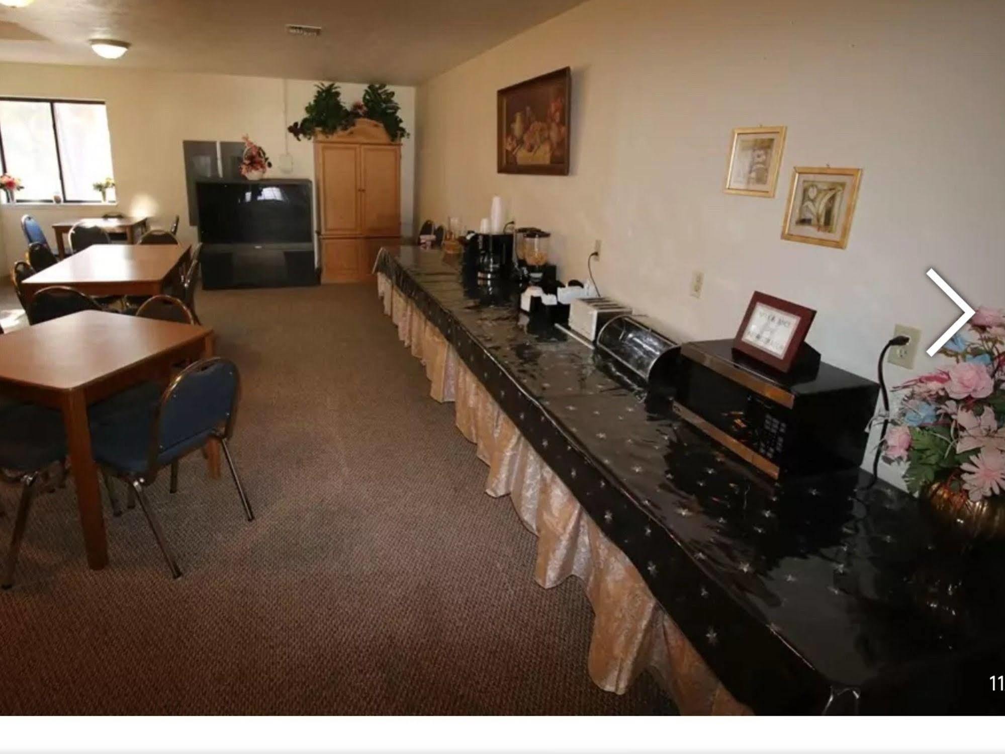 Coronado Motel & Rv Park Lindsborg Екстериор снимка